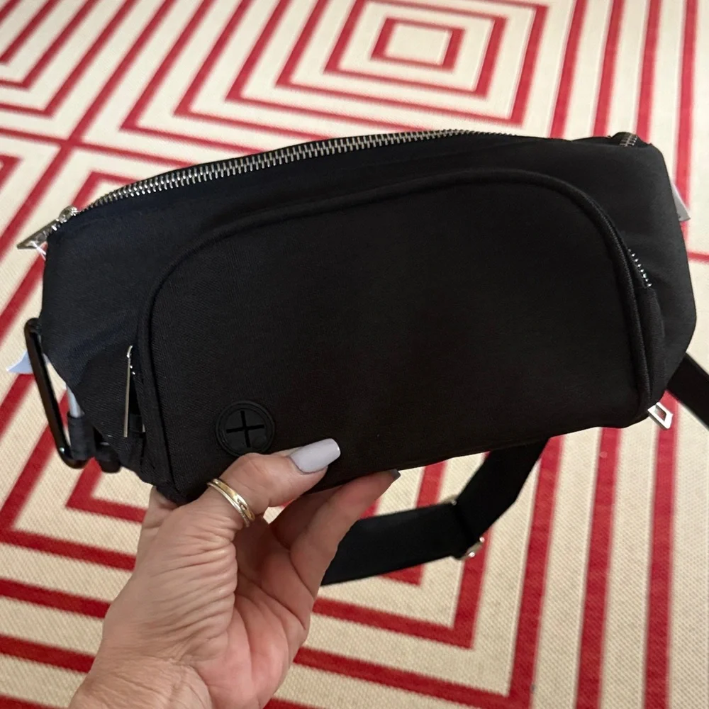 Suessie compact black